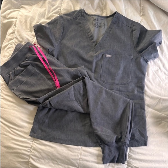 Figs Charcoal Scrub Set with Vibrant Pink Stripes - Picture 1 of 2